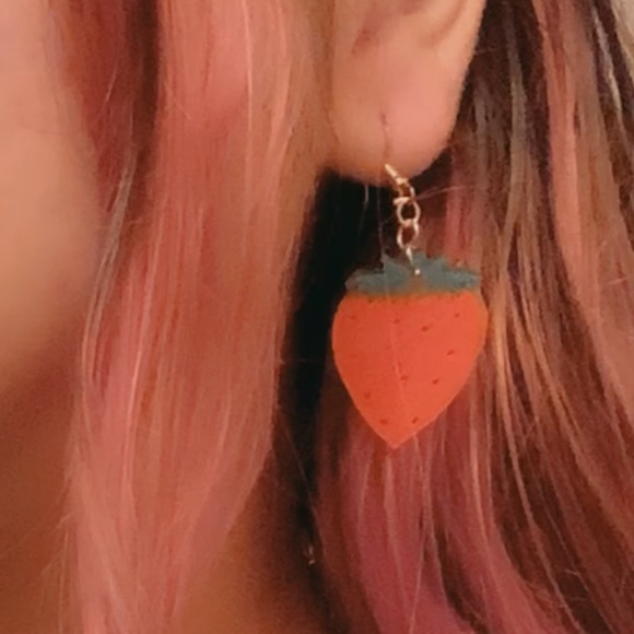 Cute strawberry earrings - Picture 3 of 3